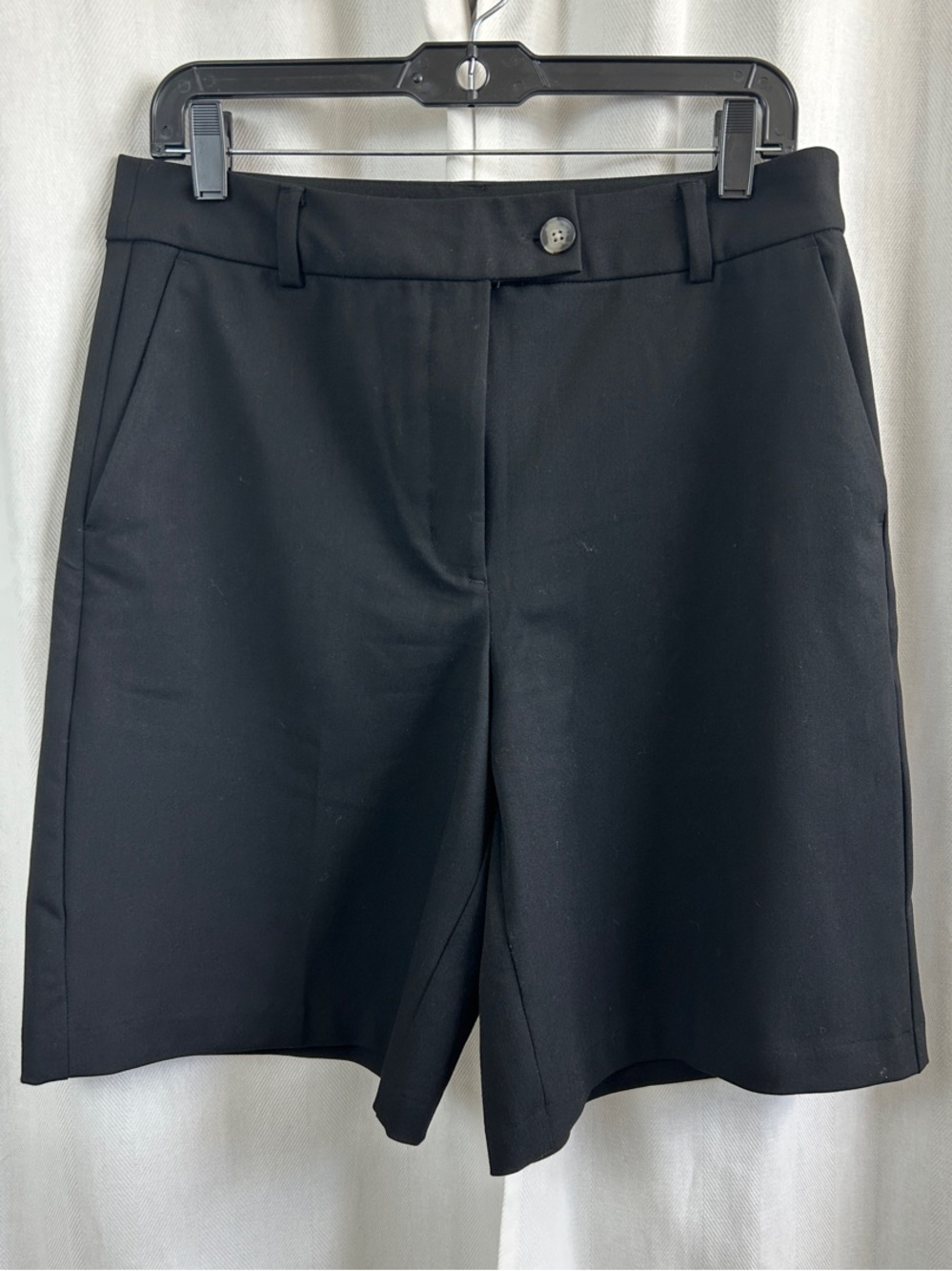 Old Navy Mid-Rise Tailored Trouser Bermuda Shorts Black Size 6